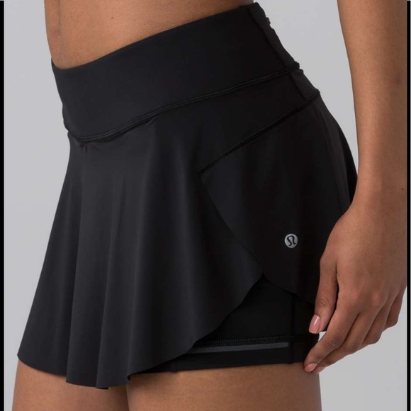 Lululemon quick pace skirt / shorts size 8